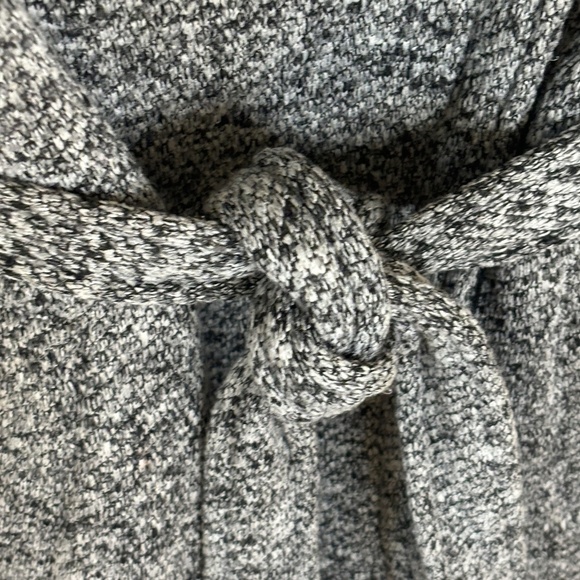 Steve Madden Black & White Salt & Pepper Heathered Belted Coat SZ Medium - Picture 8 of 12